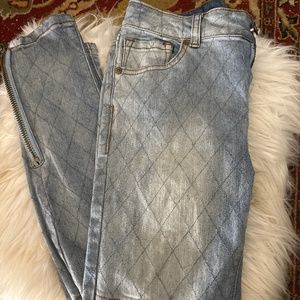 Kilo Jeans with zippers on the side